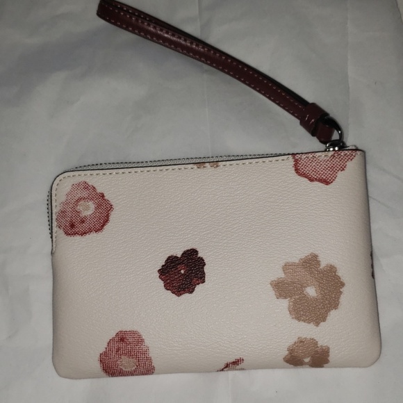 Coach wristlet - Picture 2 of 5